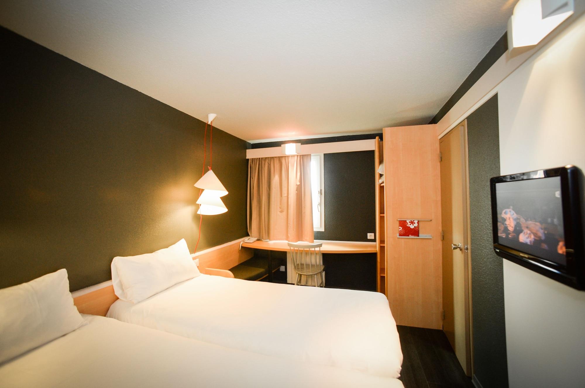 Ibis Saint-Lo Hotel Exterior photo